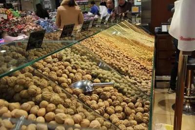 顆粒自動包裝機 推動食品包裝新動態(tài)——預包裝與散裝食品的智能融合