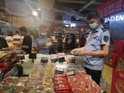 專項(xiàng)檢查保“胃”安全，縣市場(chǎng)監(jiān)管局嚴(yán)把中秋月餅質(zhì)量關(guān)